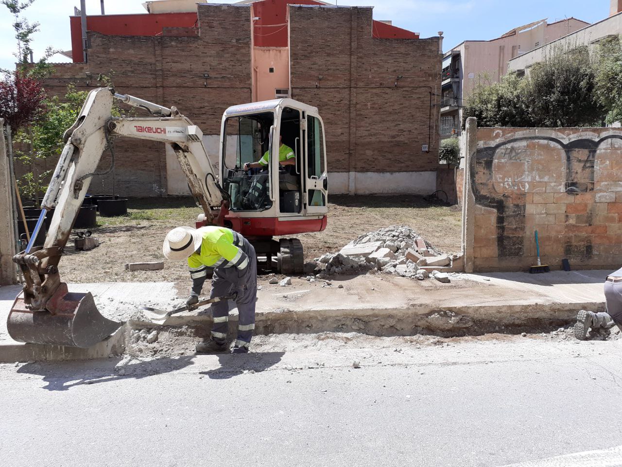 Arranjament del solar de l'Eixample per a ús d'esbarjo i d'aparcament provisional