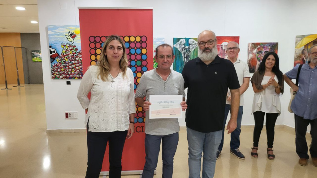 Entrega del diploma commemoratiu