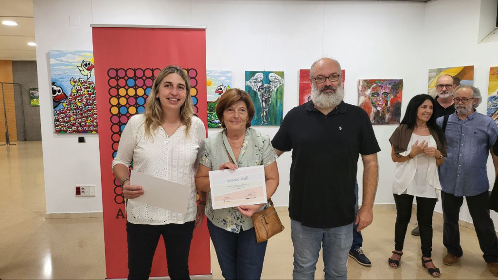 Entrega del diploma commemoratiu