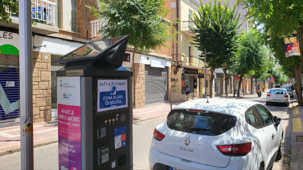 Zona blava al carrer d'Anselm Clavé.