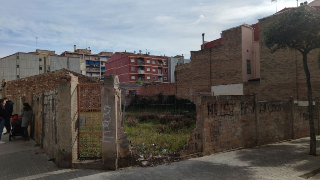 Cantonada Carrer dels arbres amb Metge Carrera on està situat el nou espai públic 