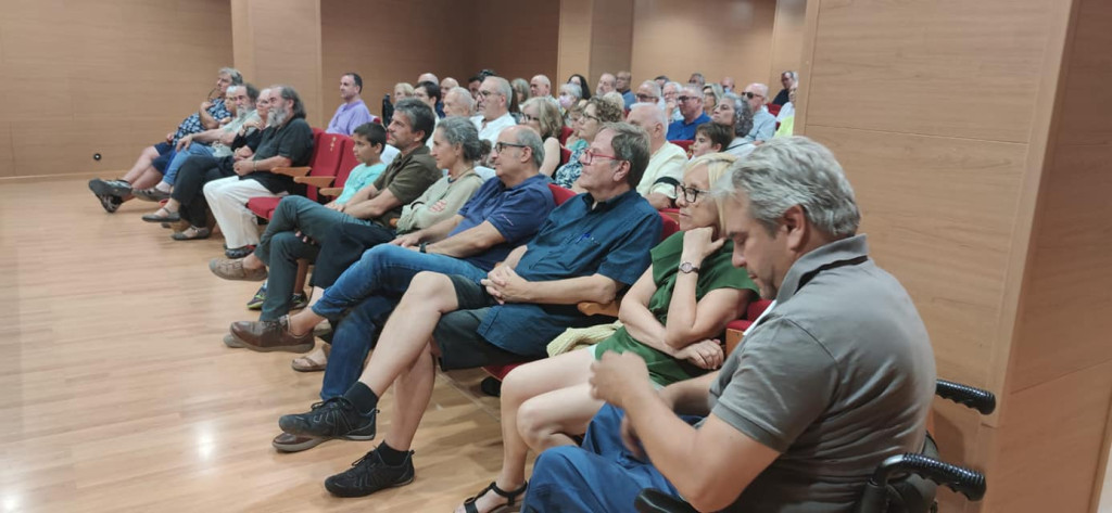 Assistents en l'Auditori sobre l'exposició de Pere Francesch i Subirana