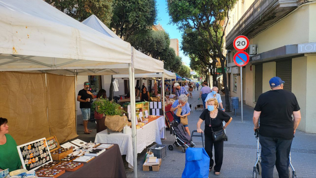 Parades d'artesania als carrers de Salvador Casas, dels Arbres i la Plaça de les Fonts