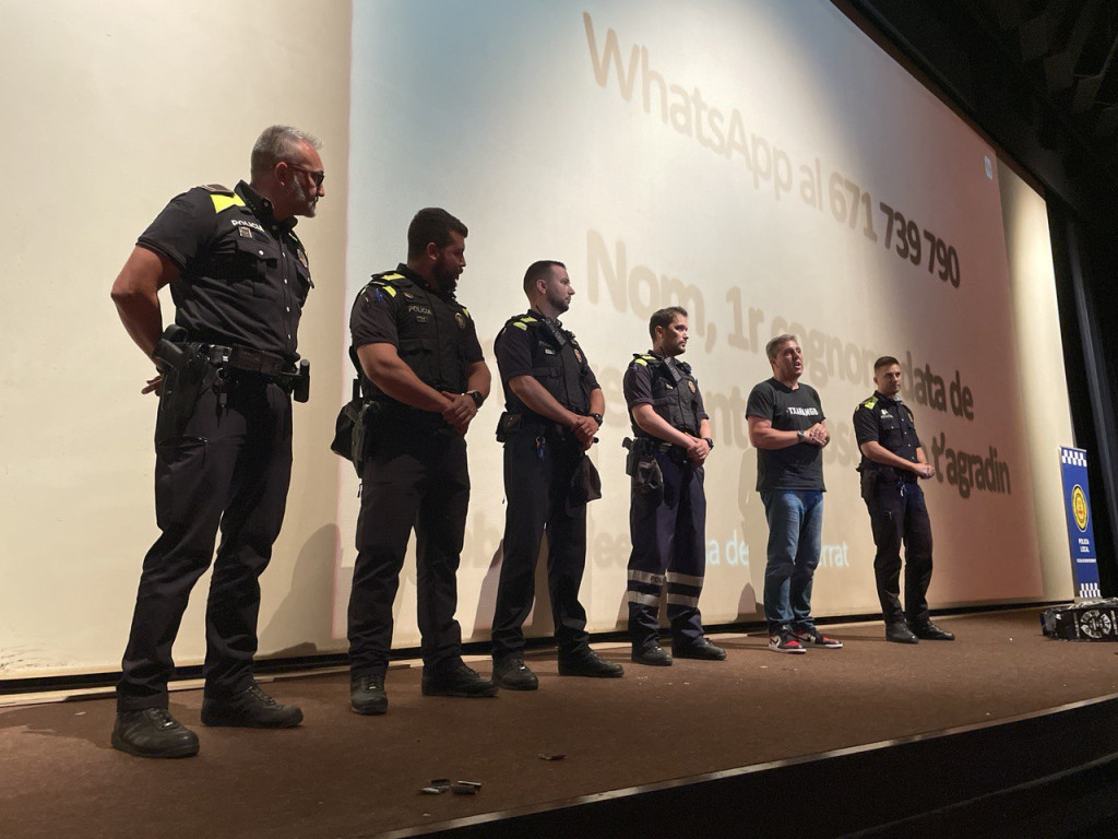 Agents de policia a l'escenari de la Passió 