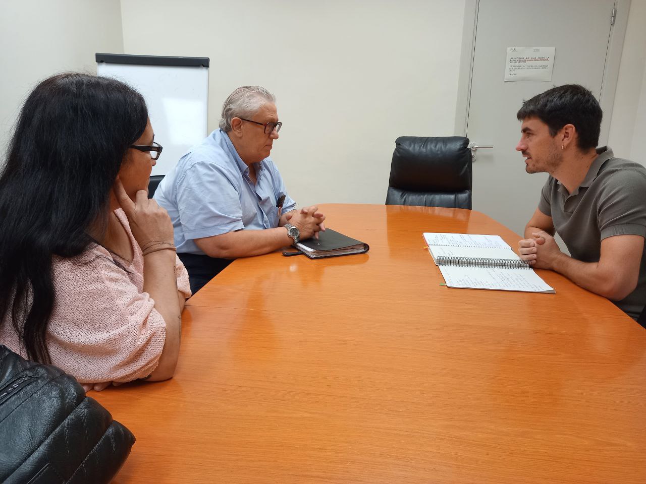 El regidor Marc Serradó es reuneix amb la PAH del Baix Llobregat Nord