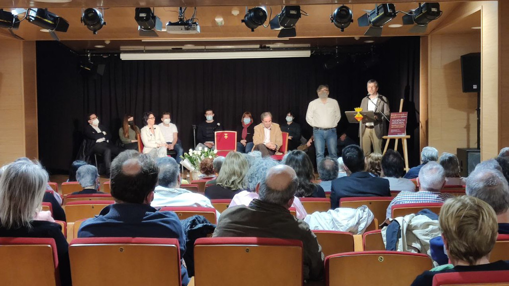 L'alcalde Miquel Riera amb els testimonis de l'Audiència Memorial a l'Auditori