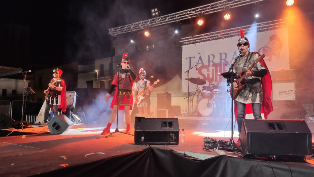 Actuació de Tarraco Surfers