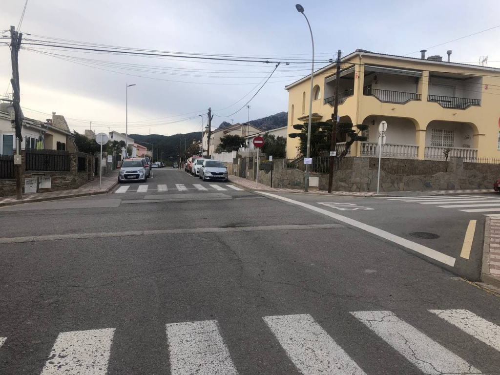 Intersecció carrer urgell entre carrer bages i maresme