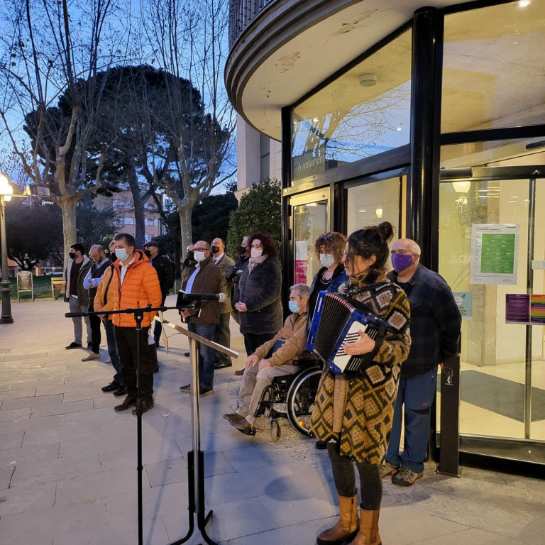 Música d'acordió posterior a la lectura del manifest