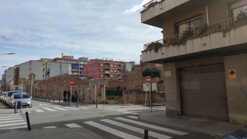 Cantonada metge carrera i dels arbres