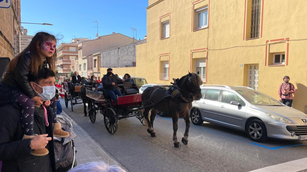 Cavalcada dels tres tombs amb cavalls i carruatges guarnits