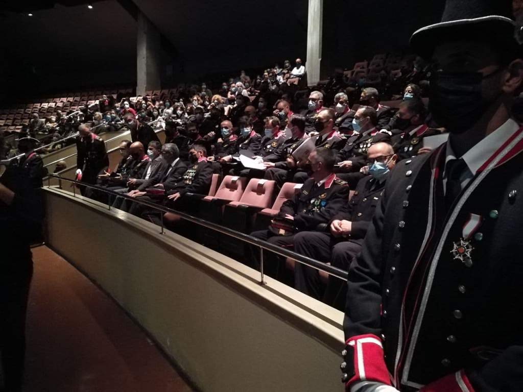 Lliurament felicitacions a l'escenari del Teatre de la Passió