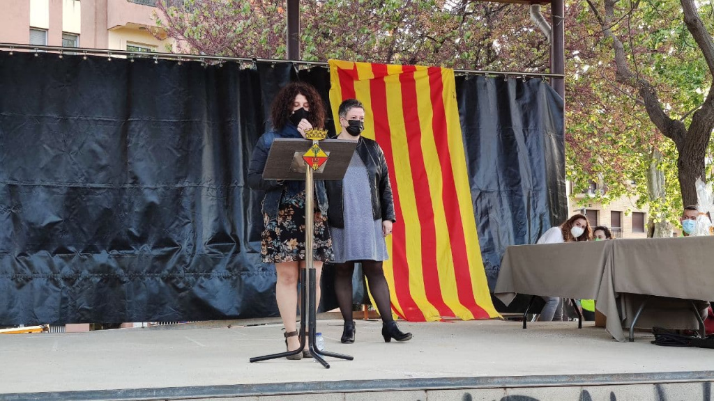 Presentació dels premis Sant Jordi infantil i juvenil per part de la Regidora