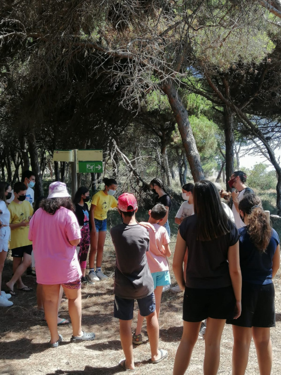 Participants de l'Estiu Jove a una de les activitats al medi natural