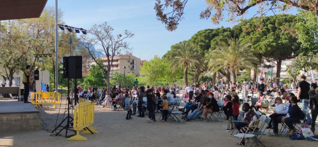 Public veient l'espectacle al Parc