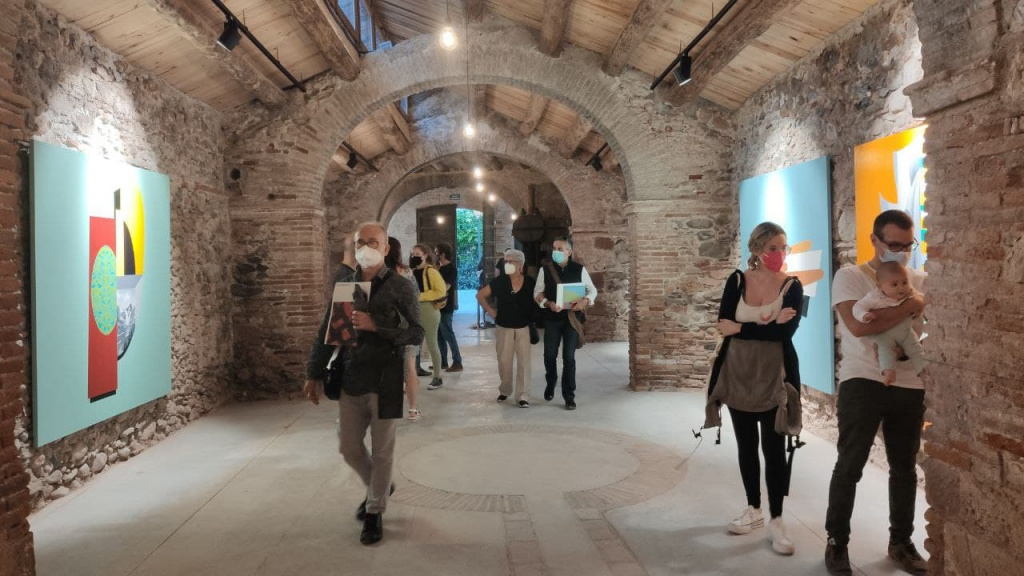 Visitants a l'exposició de Cal Puigjaner