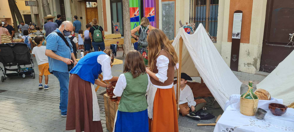 Participants caracteritzats a la Plaça Joan Povill