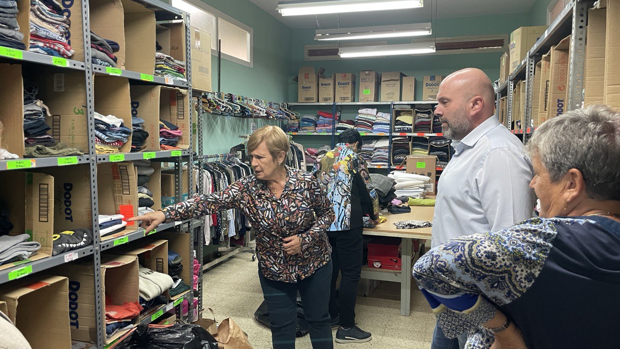 Visita de l'alcalde Jordi Parent, al Voluntariat Vicencià