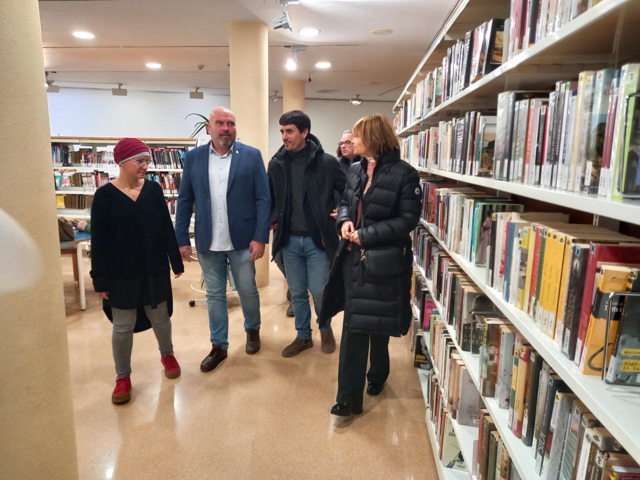 Visita de la presidenta de la Diputació de Barcelona, Lluïsa Moret, a l'Ajuntament per a les obres d'ampliació de la biblioteca Santa Oliva