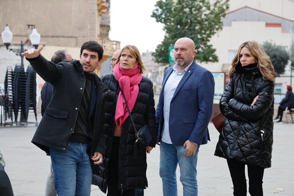 Visita de la presidenta de la Diputació de Barcelona, Lluïsa Moret, a l'Ajuntament per a les obres d'ampliació de la biblioteca Santa Oliva