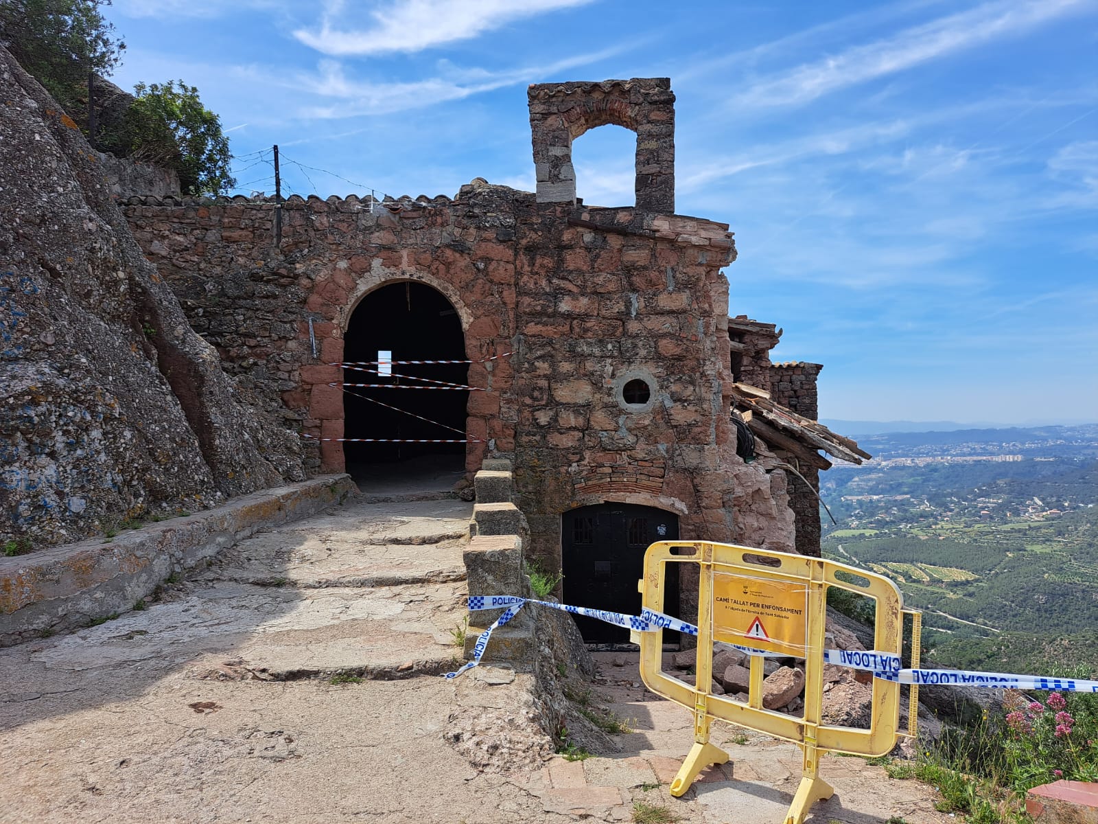 Accés tallat a l'ermita de Sant Salvador de les Espases