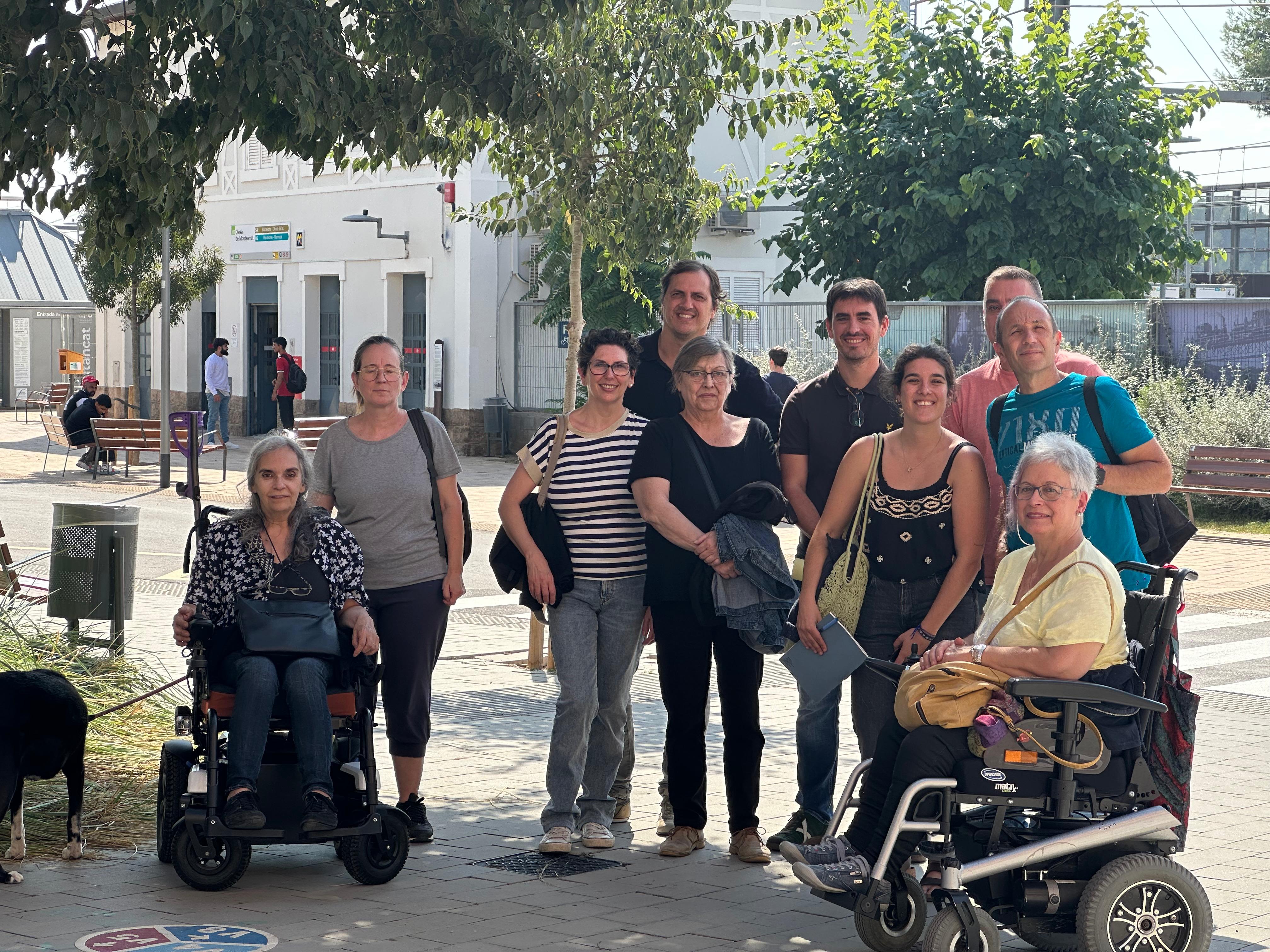 Foto de grup dels participants a la primera trobada inclusiva per l'espai públic